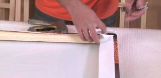 الطريقة الصحيحة لتمديد طباعة القماش على إطارات خشبية