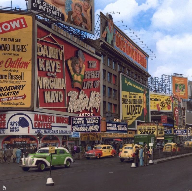 Astor Theatre 1947 - New York City canvas print