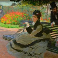 Camille Monet op een tuinbank