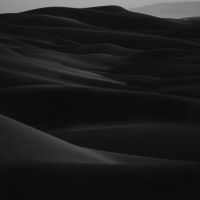 Impresión de dunas en blanco y negro