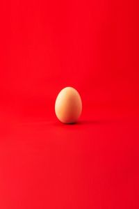 Ei auf Rot
