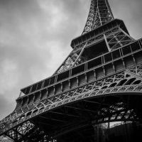 Impresión en blanco y negro de la Torre Eiffel