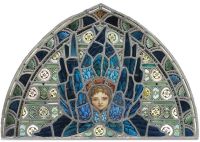 نافذة زجاجية ملونة في عطلة هنري تصور رأس ملاك بأجنحة مطبوعة على القماش
