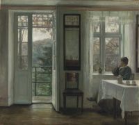 Holsoe Carl زوجة الفنان S تجلس في نافذة في غرفة مضاءة بنور الشمس
