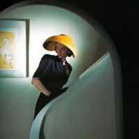 عارضة الأزياء هورست بول ألبرت بورمان ترتدي قبعة صفراء من اللباد مأخوذة من فوغ - 1943