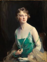 Laszlo Philip Alexius De Porträt von Lady Apsley 1895 1966 Halbe Länge in einem grünen Kleid mit einer Jadeperlenkette 1924 Leinwanddruck