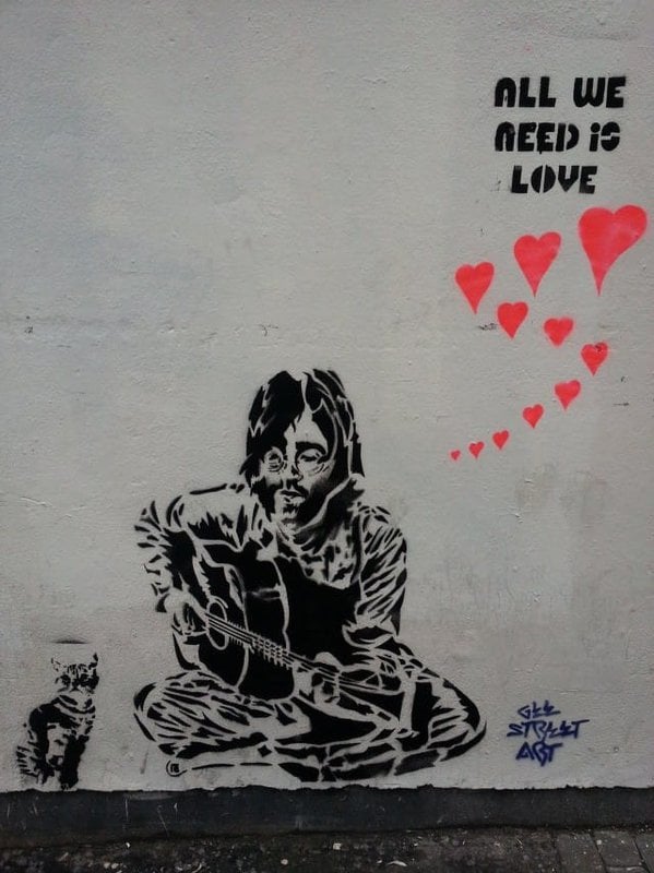 Tableaux sur toile, reproduction de Street Art All We Need Is Love