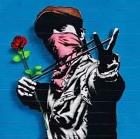 Street Art Rose auf einer Schlinge